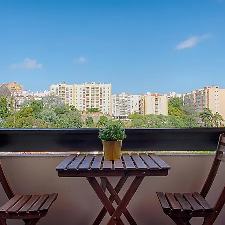On Metro Garden Flat